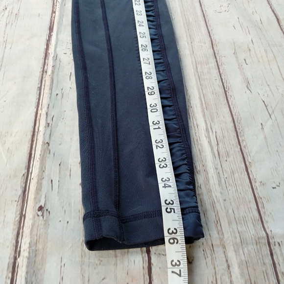 LULULEMON | Practice Daily Ruffle Ribbon Leggings - Picture 15 of 15